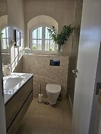 Sesimbra Stylish Villa by Homing