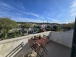 Sesimbra Stylish Villa by Homing