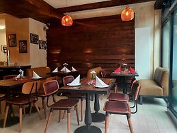 Apricot Hotel