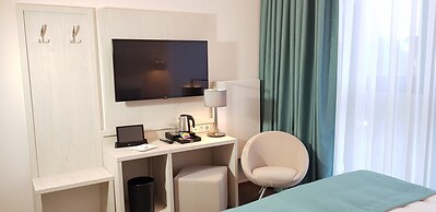 Apricot Hotel