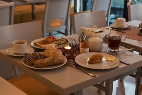 Apricot Hotel