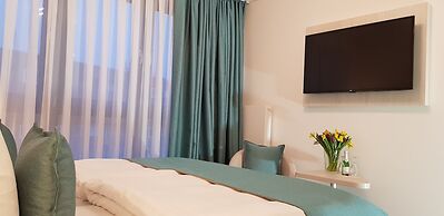 Apricot Hotel