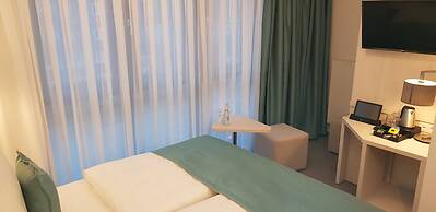 Apricot Hotel