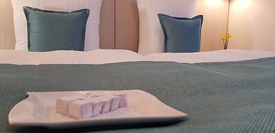 Apricot Hotel