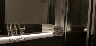 Apricot Hotel