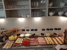 Apricot Hotel