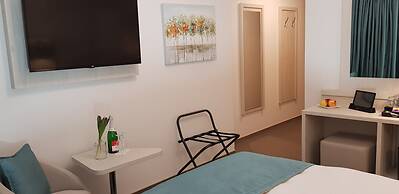 Apricot Hotel