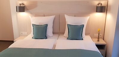 Apricot Hotel