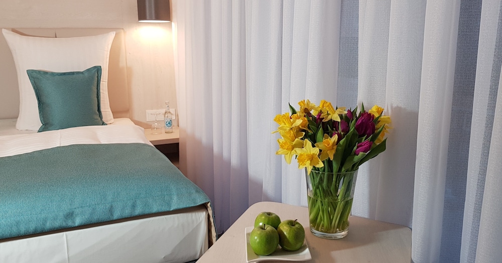 Apricot Hotel