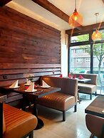 Apricot Hotel