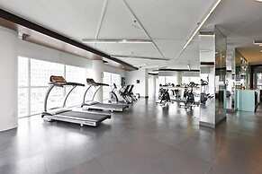 Executive 2 Bedroom Condo Across CN Tower