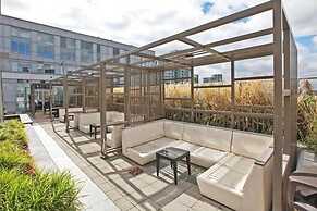 Executive 2 Bedroom Condo Across CN Tower