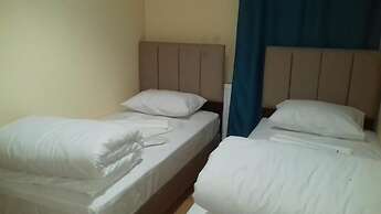 Karyola Otel - Caters to Men