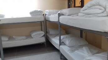Karyola Otel - Caters to Men
