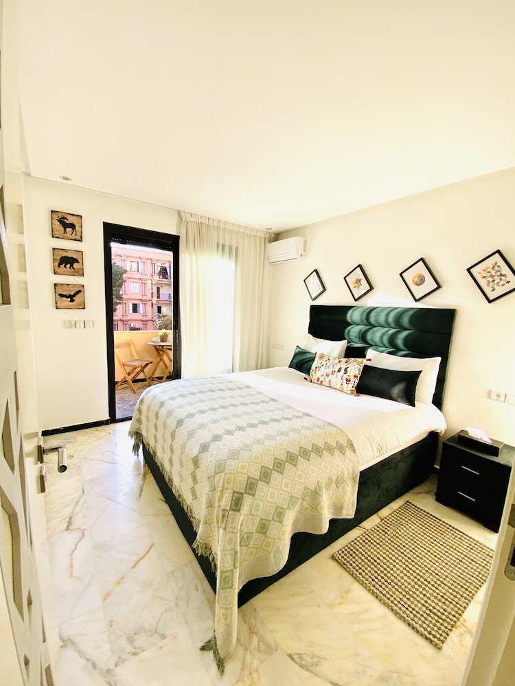 Foch Apartment