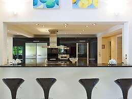 Villa Amberley House & Cottage