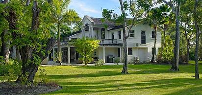 Villa Amberley House & Cottage