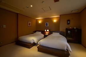 IKI RETREAT by Onko Chishin