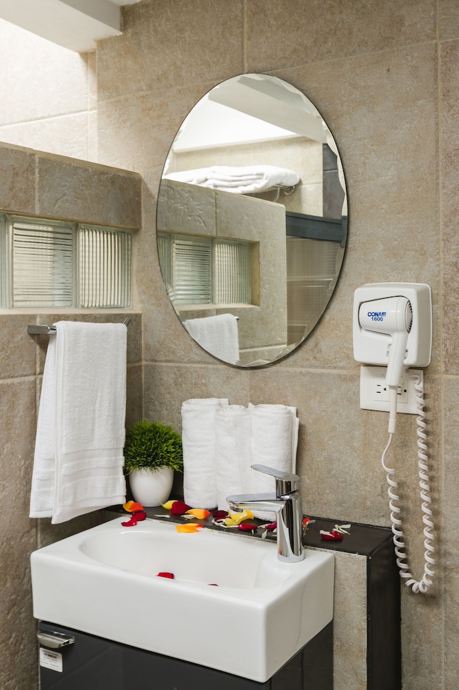 Suite Studio Serviced Apartments