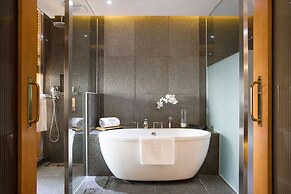 Baymond Hotel