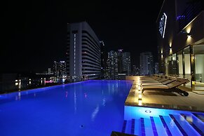 Baymond Hotel