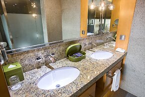 Baymond Hotel