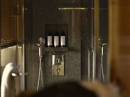Baymond Hotel