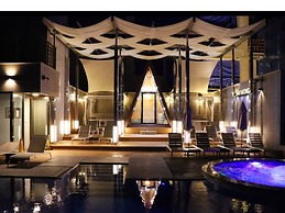 Baymond Hotel