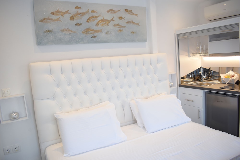 Ariana Eco Suites - Adults Only