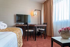 Nash Suites Airport Hotel