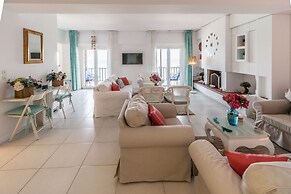 Agios Ioannis Luxurious Beachfront Apt