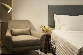 Pause Apartments