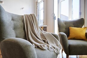 Pause Apartments