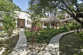 Paradise Beach Lodge