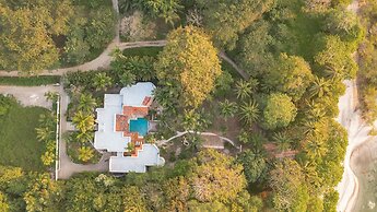 Paradise Beach Lodge