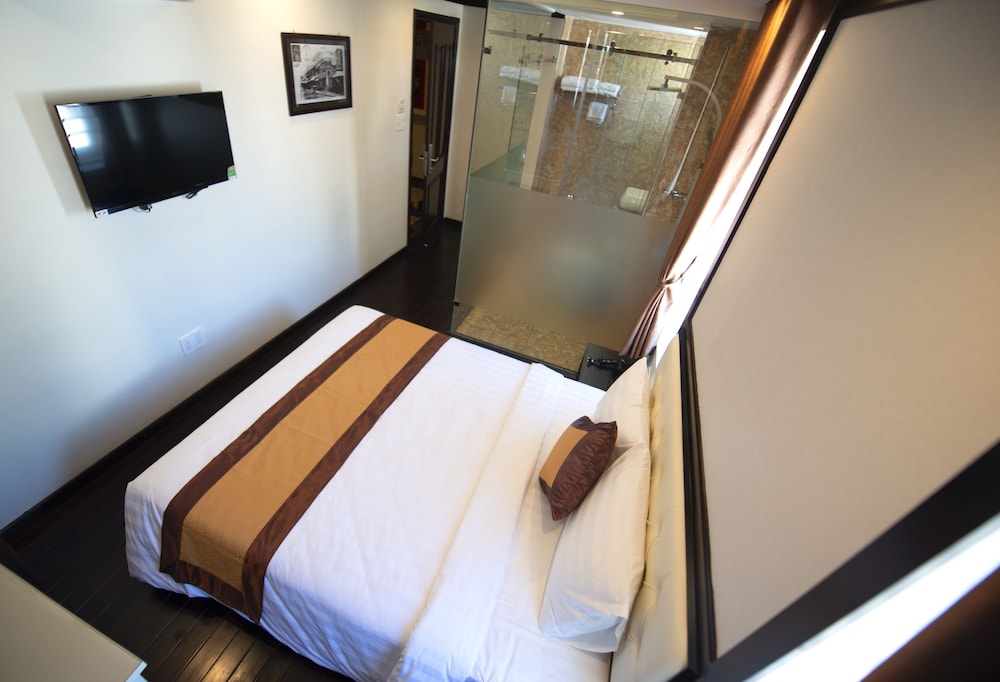 DHP Luxury Hotel