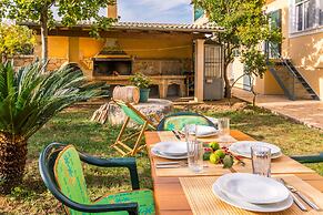 Traditional Rustic Maisonette and House by Konnect