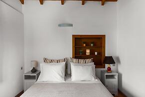 Traditional Rustic Maisonette and House by Konnect