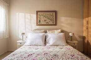 Traditional Rustic Maisonette and House by Konnect