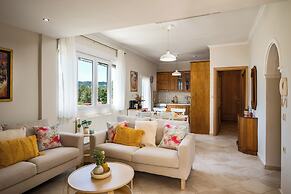 Traditional Rustic Maisonette and House by Konnect
