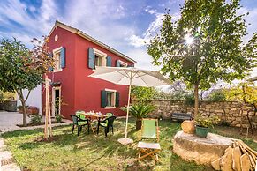 Traditional Rustic Maisonette and House by Konnect