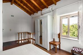 Traditional Rustic Maisonette and House by Konnect