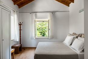 Traditional Rustic Maisonette and House by Konnect