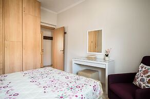 Traditional Rustic Maisonette and House by Konnect