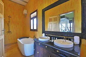 Buffalo Safari Lodge
