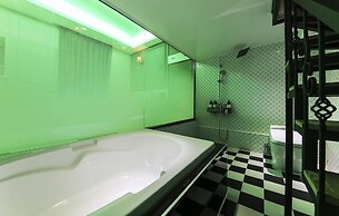 LA View Hotel
