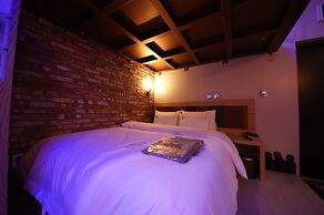 LA View Hotel