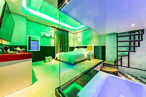 LA View Hotel