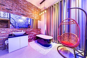 LA View Hotel