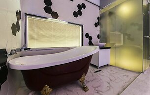 LA View Hotel